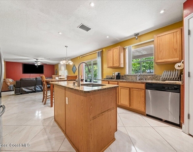 4635 Elena Way - Photo Thumbnail 9
