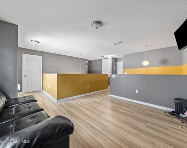4635 Elena Way - Photo Thumbnail 12