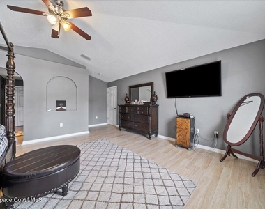 4635 Elena Way - Photo Thumbnail 14