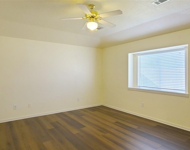 19330 Larissa Drive - Photo Thumbnail 11