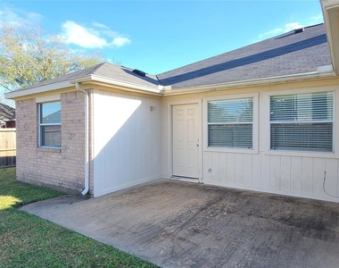 19330 Larissa Drive - Photo Thumbnail 27