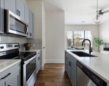 1508 Blodgett Street - Photo Thumbnail 2