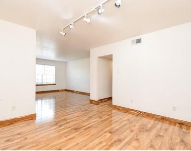 7233 Beechnut Street - Photo Thumbnail 10