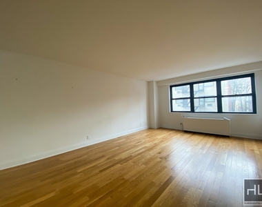 E 88th St - Photo Thumbnail 2