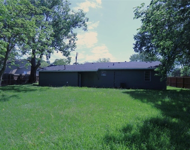 130 Bennett Drive - Photo Thumbnail 9