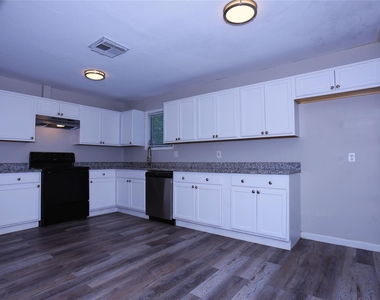 130 Bennett Drive - Photo Thumbnail 3