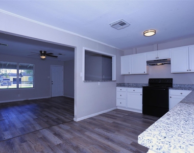 130 Bennett Drive - Photo Thumbnail 4