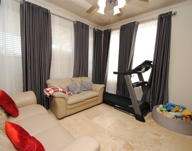 15823 Medina Lake Lane - Photo Thumbnail 17
