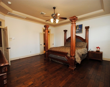 15823 Medina Lake Lane - Photo Thumbnail 21
