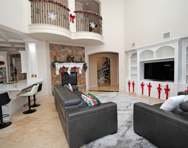 15823 Medina Lake Lane - Photo Thumbnail 10