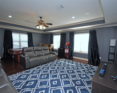 15823 Medina Lake Lane - Photo Thumbnail 37