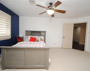15823 Medina Lake Lane - Photo Thumbnail 31