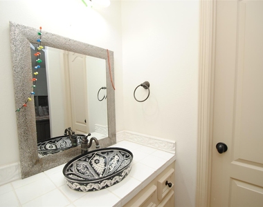 15823 Medina Lake Lane - Photo Thumbnail 32