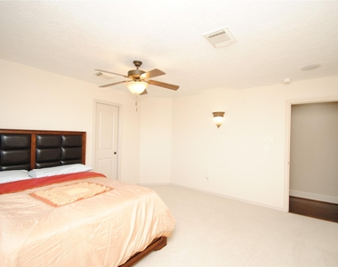 15823 Medina Lake Lane - Photo Thumbnail 40