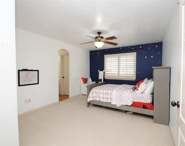 15823 Medina Lake Lane - Photo Thumbnail 30