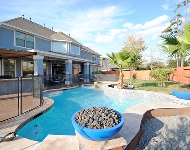 15823 Medina Lake Lane - Photo Thumbnail 44