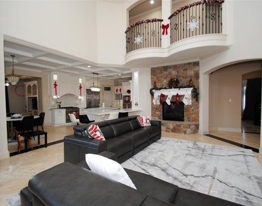 15823 Medina Lake Lane - Photo Thumbnail 12