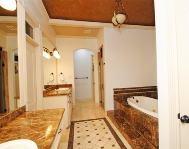 15823 Medina Lake Lane - Photo Thumbnail 25