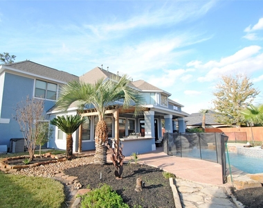 15823 Medina Lake Lane - Photo Thumbnail 45