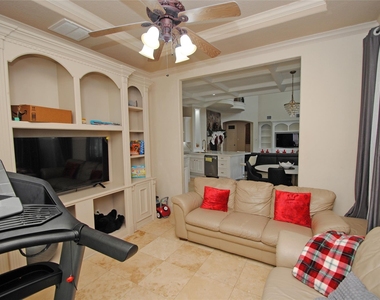 15823 Medina Lake Lane - Photo Thumbnail 18