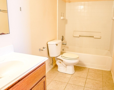 19131 Prairie Bluff Drive - Photo Thumbnail 14