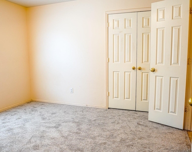 19131 Prairie Bluff Drive - Photo Thumbnail 12