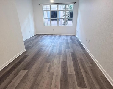 2411 W Horatio Street - Photo Thumbnail 5