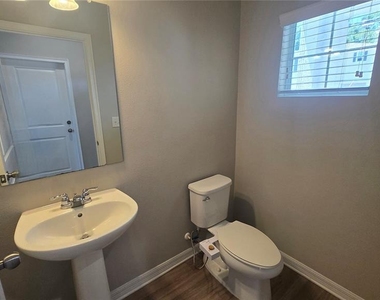 2203 E 23rd Avenue - Photo Thumbnail 30