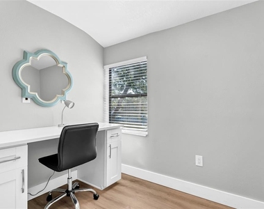 5684 Baywater Drive - Photo Thumbnail 12