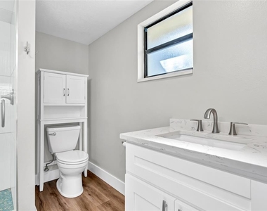 5684 Baywater Drive - Photo Thumbnail 16