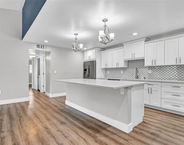 5684 Baywater Drive - Photo Thumbnail 7