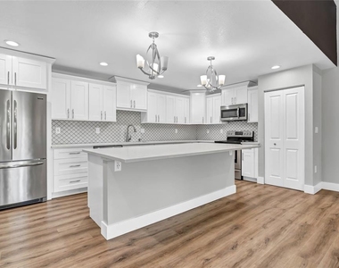 5684 Baywater Drive - Photo Thumbnail 8