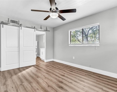 5684 Baywater Drive - Photo Thumbnail 14