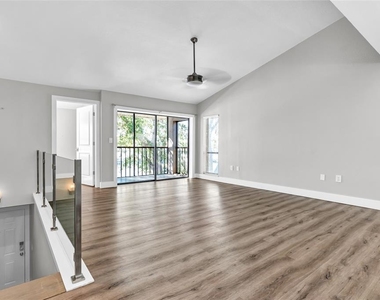 5684 Baywater Drive - Photo Thumbnail 4