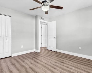 5684 Baywater Drive - Photo Thumbnail 17
