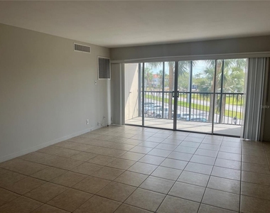 10355 Paradise Boulevard - Photo Thumbnail 2