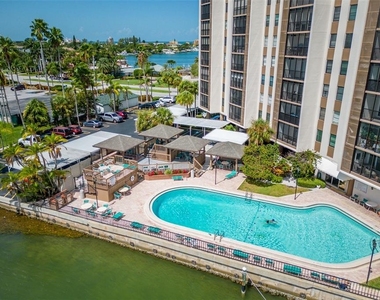 10355 Paradise Boulevard - Photo Thumbnail 13