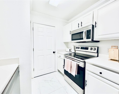 18111 Bridle Bit Lane - Photo Thumbnail 12