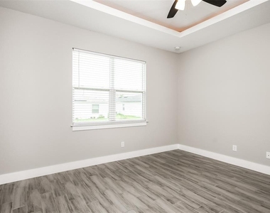 207 Gladiola Court - Photo Thumbnail 13