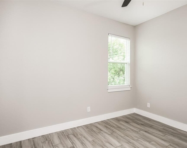 207 Gladiola Court - Photo Thumbnail 10