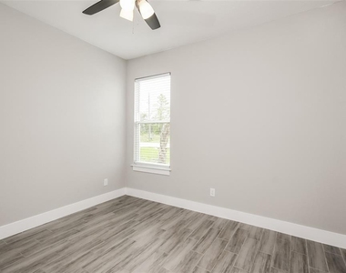 207 Gladiola Court - Photo Thumbnail 9