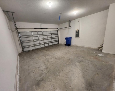 2340 Harris Hawk Avenue - Photo Thumbnail 16