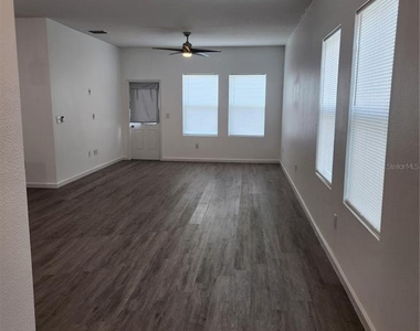 2340 Harris Hawk Avenue - Photo Thumbnail 7
