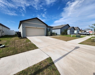 2340 Harris Hawk Avenue - Photo Thumbnail 5