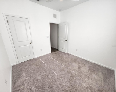 2340 Harris Hawk Avenue - Photo Thumbnail 17