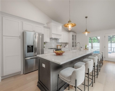 471 W Davis Boulevard - Photo Thumbnail 6