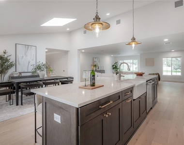 471 W Davis Boulevard - Photo Thumbnail 8