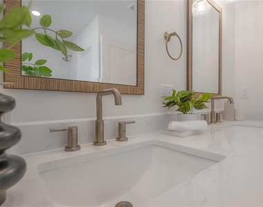 471 W Davis Boulevard - Photo Thumbnail 30
