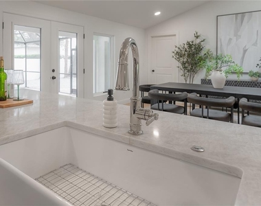 471 W Davis Boulevard - Photo Thumbnail 7