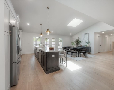 471 W Davis Boulevard - Photo Thumbnail 5